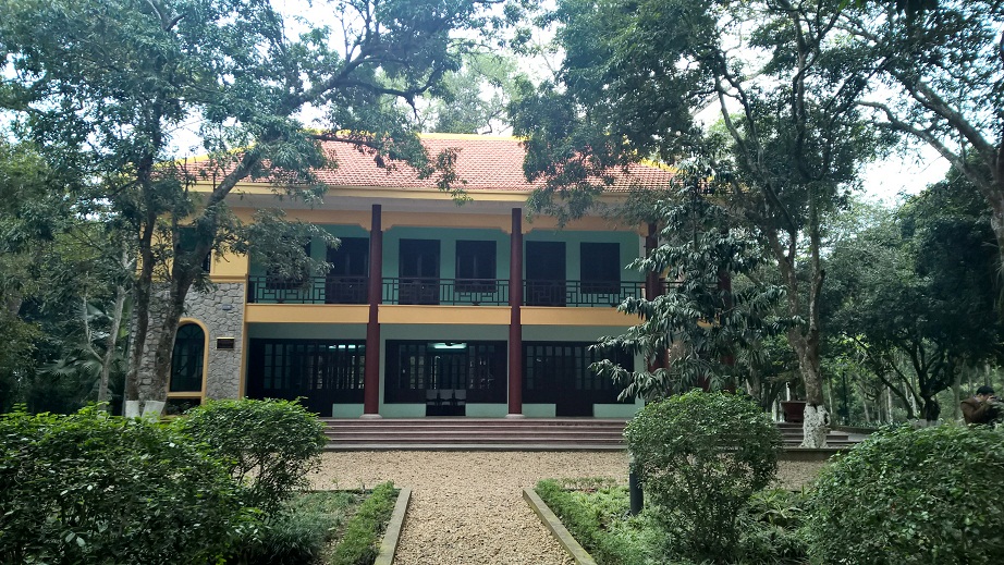 Thăm nhà làm việc của Chủ tịch Hồ Chí Minh từ 1960 đến 1969 